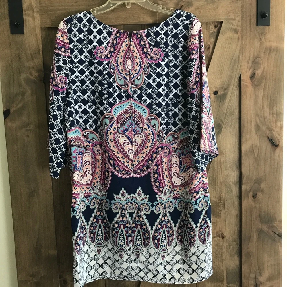 Patterned Shift Dress 🌸 - Picture 2 of 3